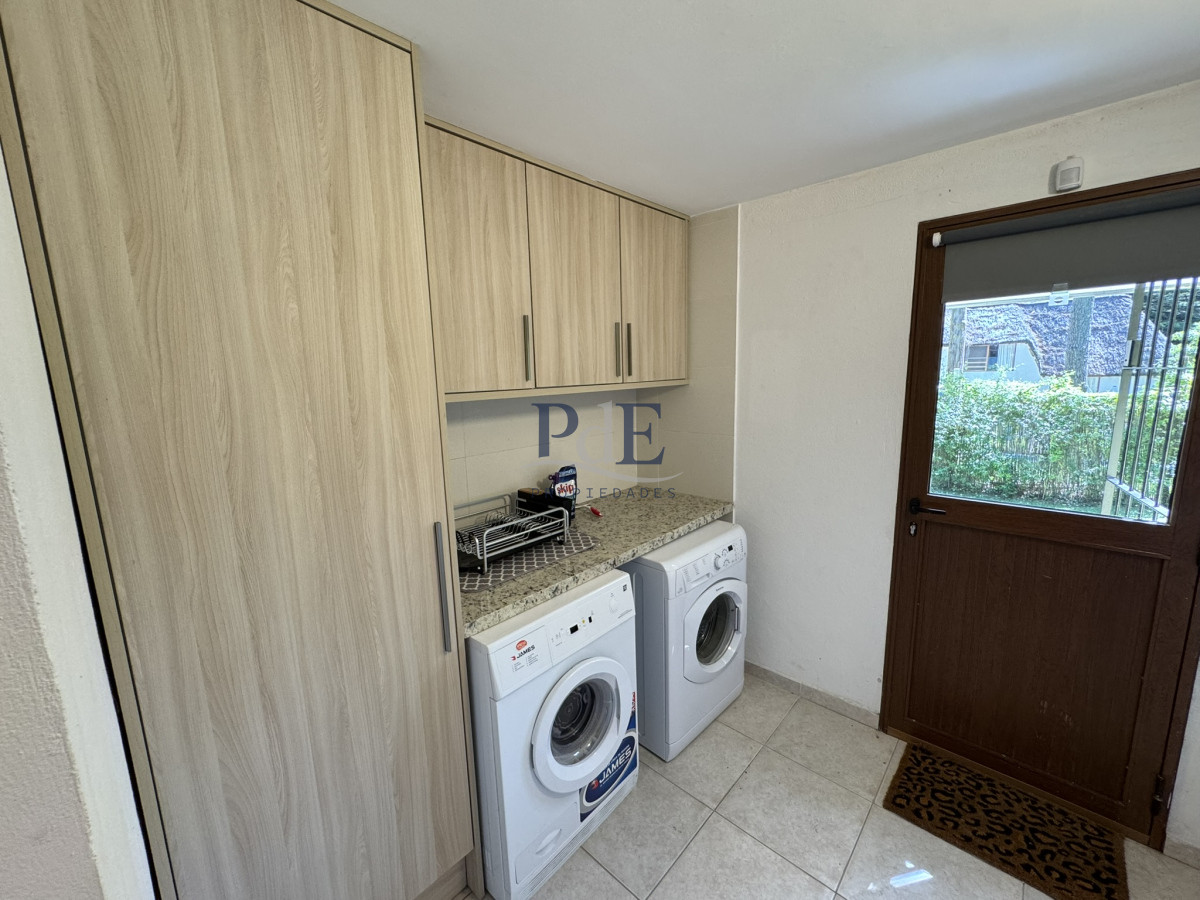 Casa de 3 dormitorios, 2 baños y amplias galerías. Punta del Este - Imagen 26