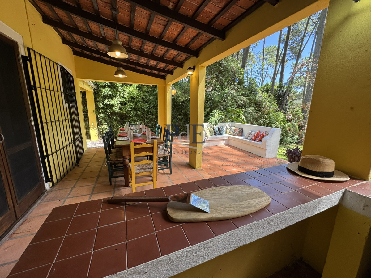 Casa de 3 dormitorios, 2 baños y amplias galerías. Punta del Este - Imagen 41