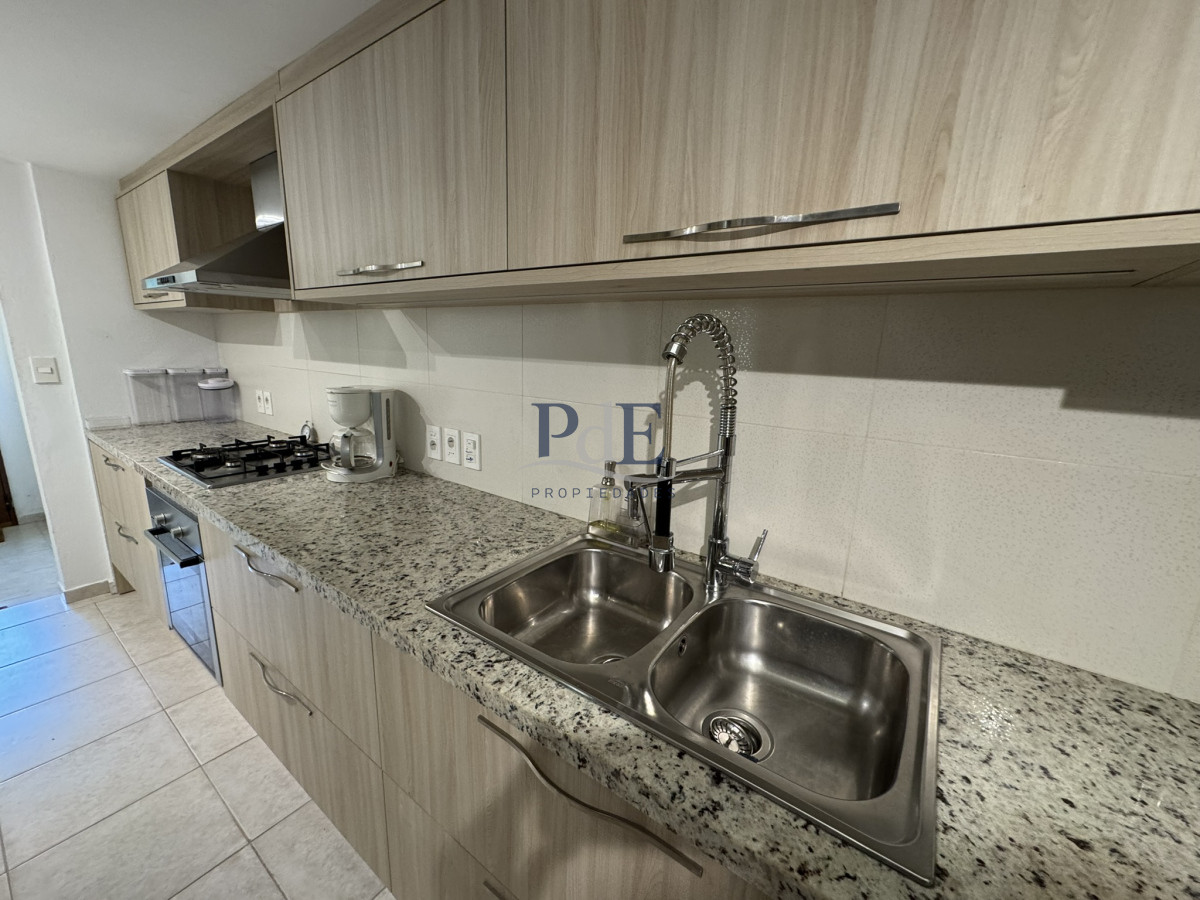 Casa de 3 dormitorios, 2 baños y amplias galerías. Punta del Este - Imagen 23