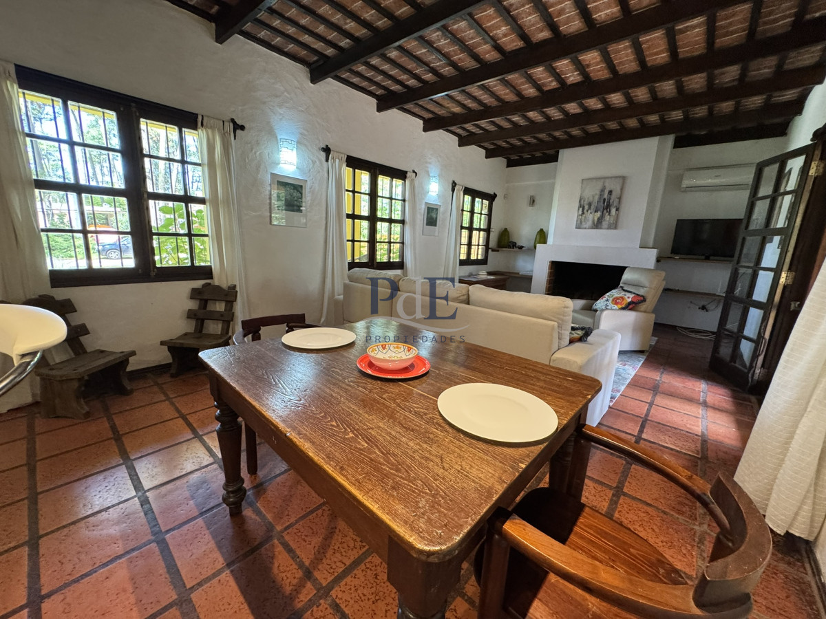 Casa de 3 dormitorios, 2 baños y amplias galerías. Punta del Este - Imagen 12