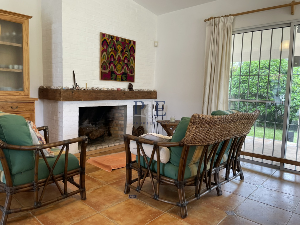 Casa en venta de 3 dormitorios más casa de huéspedes | Playa Mansa. - Imagen 20