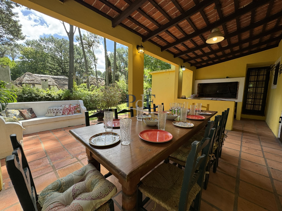 Casa de 3 dormitorios, 2 baños y amplias galerías. Punta del Este - Imagen 38