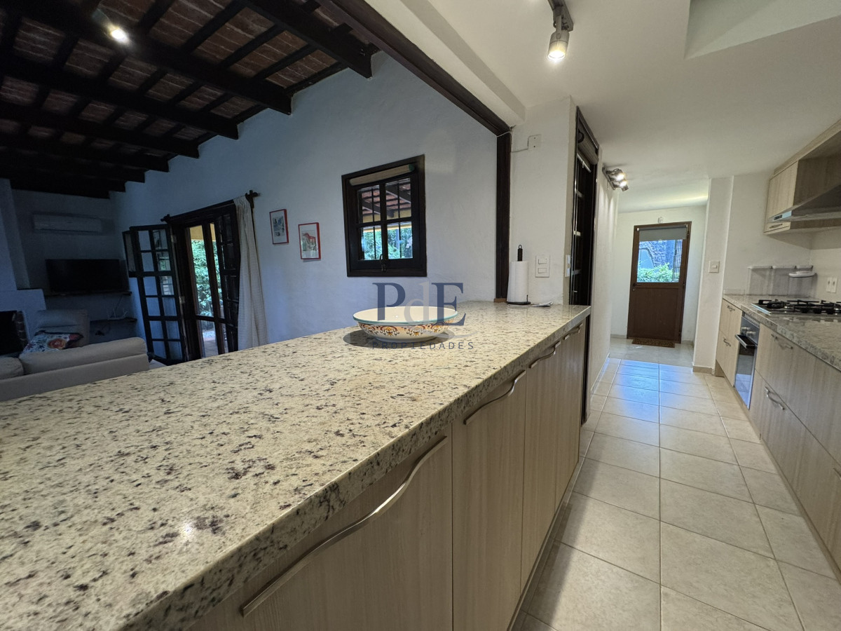 Casa de 3 dormitorios, 2 baños y amplias galerías. Punta del Este - Imagen 22