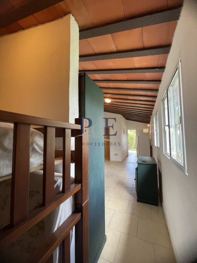 Casa en venta de 3 dormitorios más casa de huéspedes | Playa Mansa. - Imagen 39