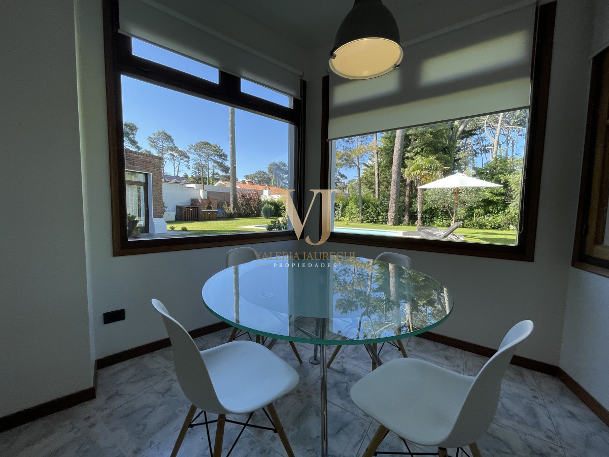 Casa ID.906 - Mansa, selecta propiedad con gran capacidad, pileta climatizada y muy bien equipada.