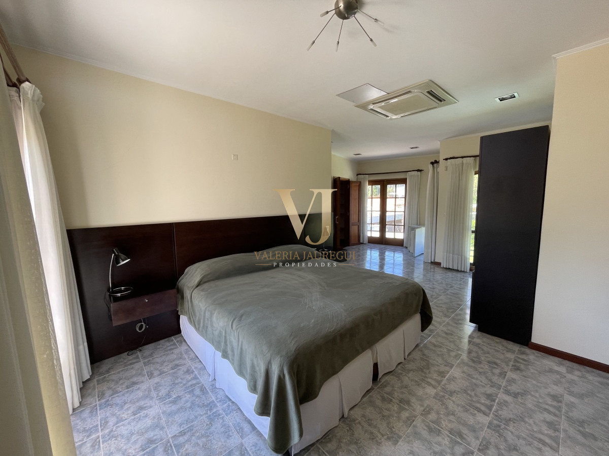 Casa ID.906 - Mansa, selecta propiedad con gran capacidad, pileta climatizada y muy bien equipada.