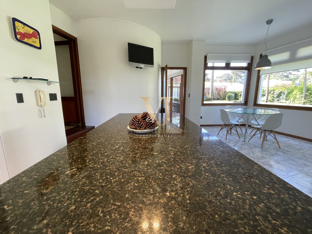 Casa ID.906 - Mansa, selecta propiedad con gran capacidad, pileta climatizada y muy bien equipada.