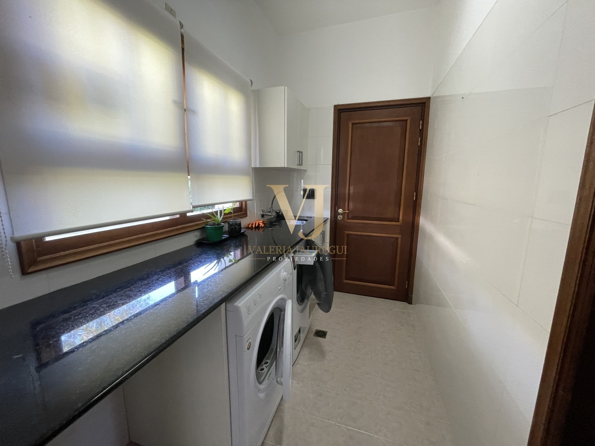 Casa ID.906 - Mansa, selecta propiedad con gran capacidad, pileta climatizada y muy bien equipada.