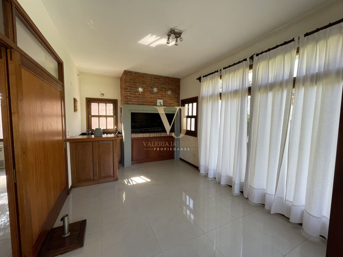 Casa ID.906 - Mansa, selecta propiedad con gran capacidad, pileta climatizada y muy bien equipada.