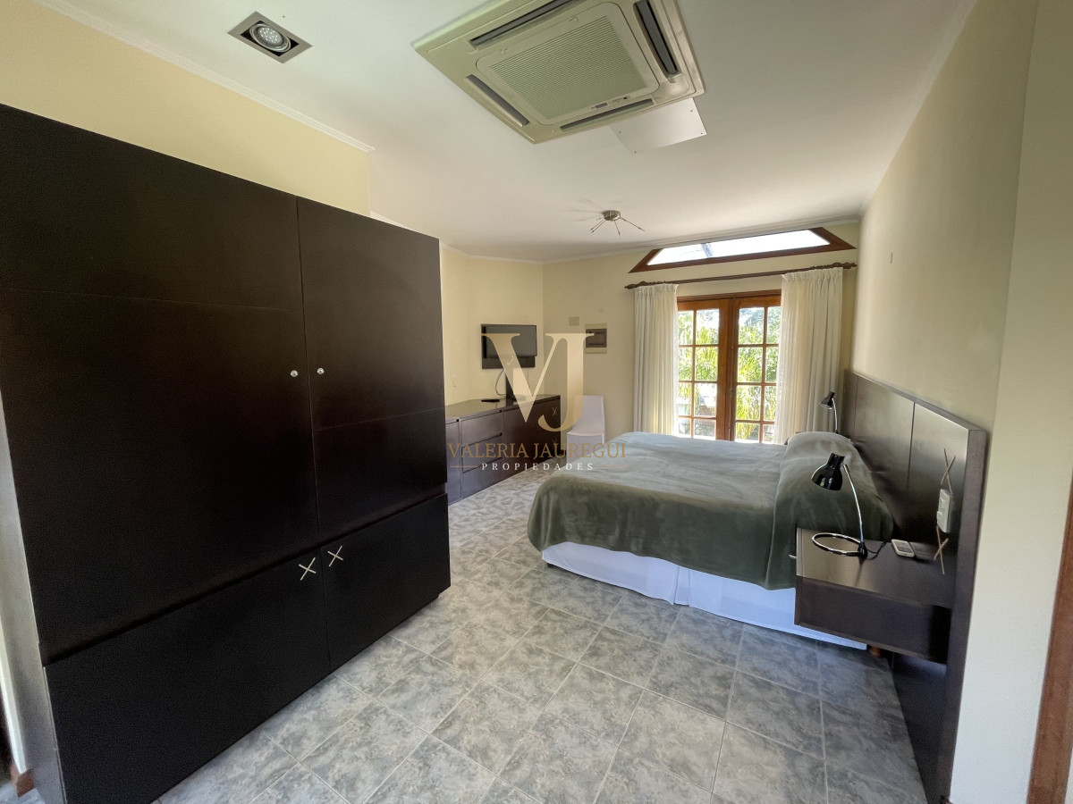 Casa ID.906 - Mansa, selecta propiedad con gran capacidad, pileta climatizada y muy bien equipada.