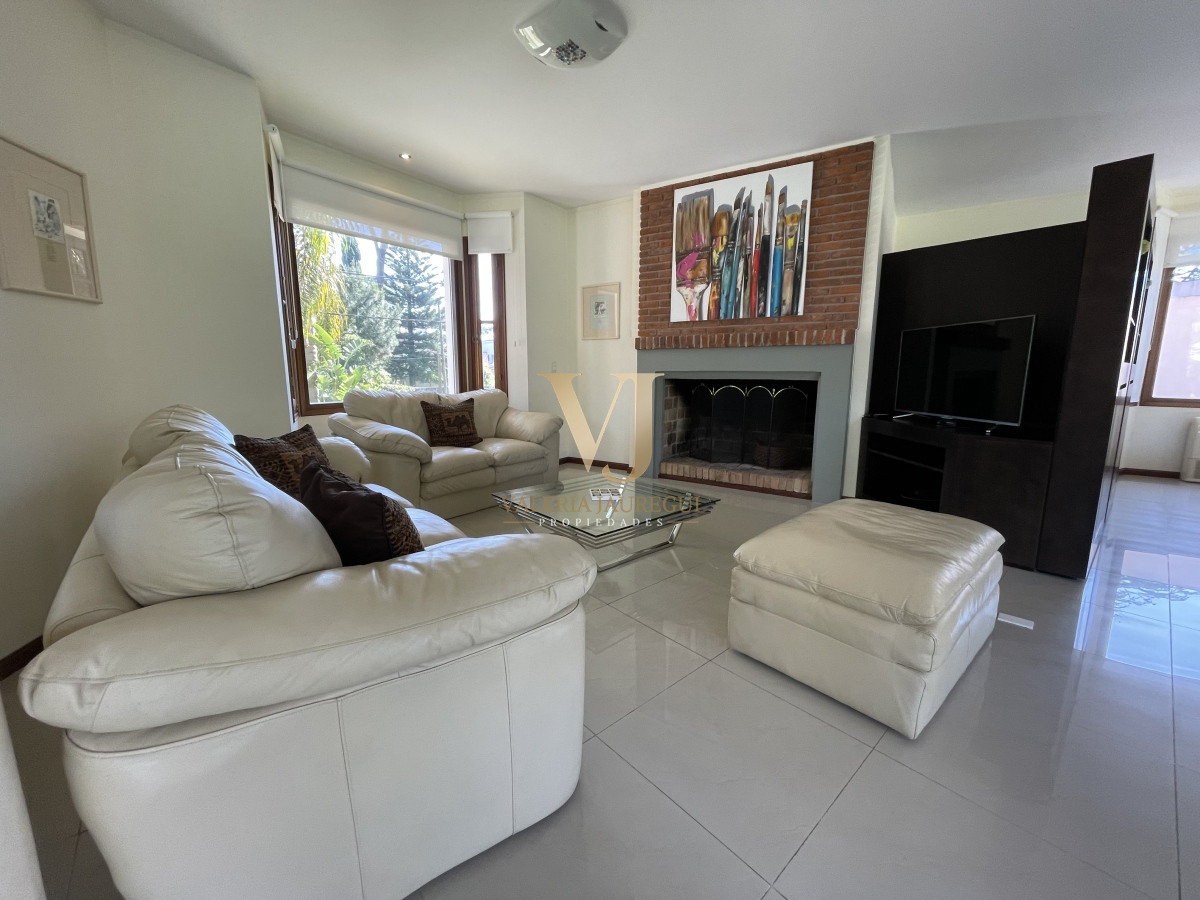 Casa ID.906 - Mansa, selecta propiedad con gran capacidad, pileta climatizada y muy bien equipada.
