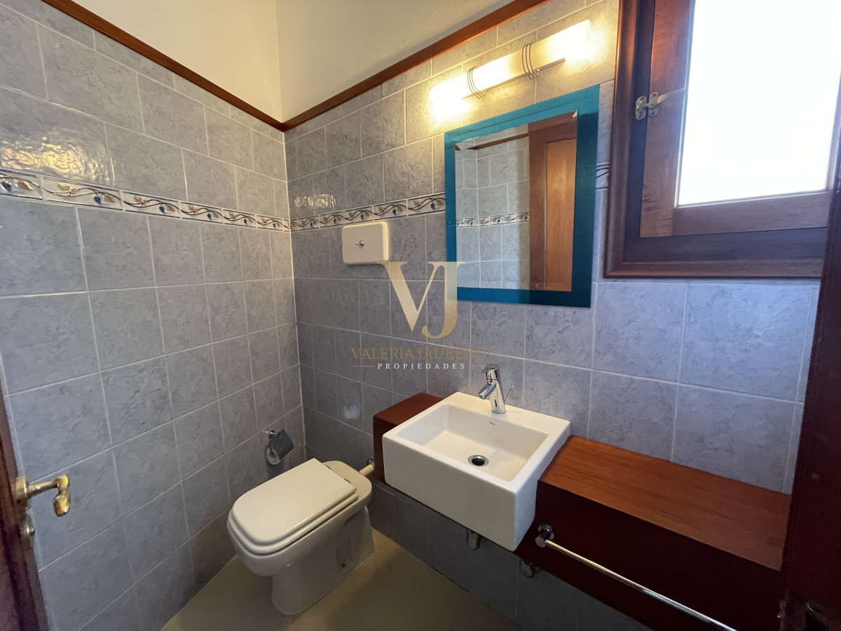 Casa ID.906 - Mansa, selecta propiedad con gran capacidad, pileta climatizada y muy bien equipada.