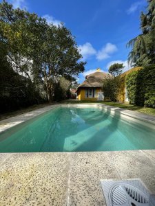 Alquiler verano Pinares con piscina a pocas cuadras del mar.