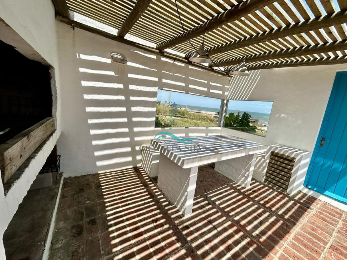 Casa ID.421 - Cómoda casa en primera línea mar 3 dormitorios