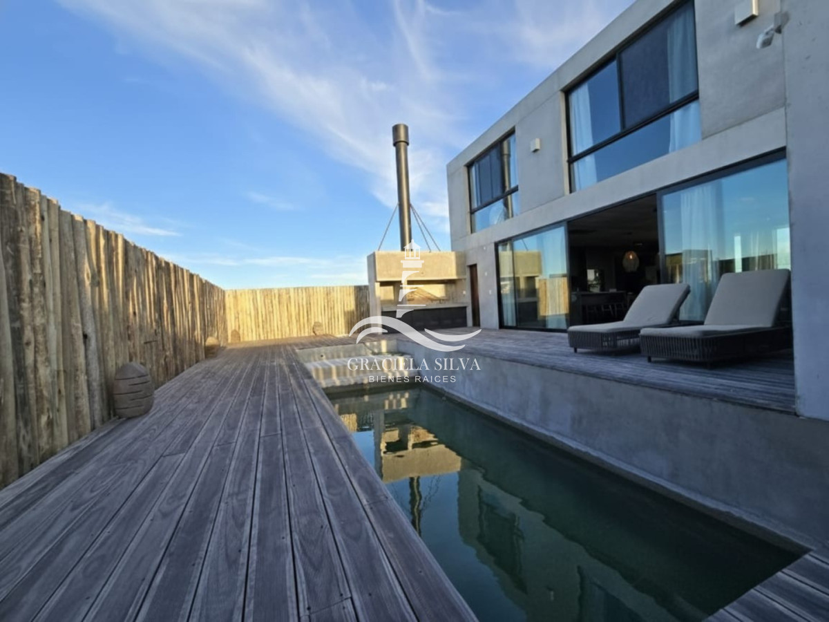 Casa ID.449/Exclusiva-y-moderna-casa-en-La-Juanita - Exclusiva y moderna casa en La Juanita