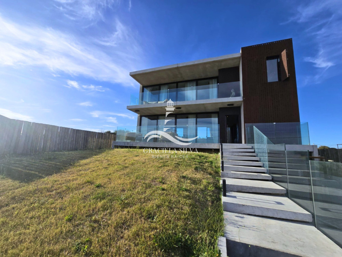 Casa ID.449/Exclusiva-y-moderna-casa-en-La-Juanita - Exclusiva y moderna casa en La Juanita