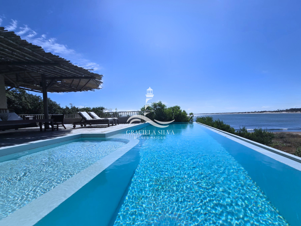 Casa ID.400 - Exclusiva casa en primera línea al mar - vistas únicas en José Ignacio