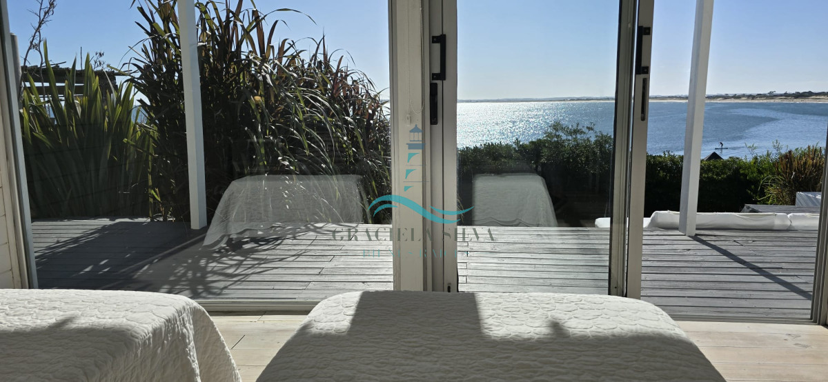 Casa ID.415 - Espectacular casa primera línea de mar en José Ignacio