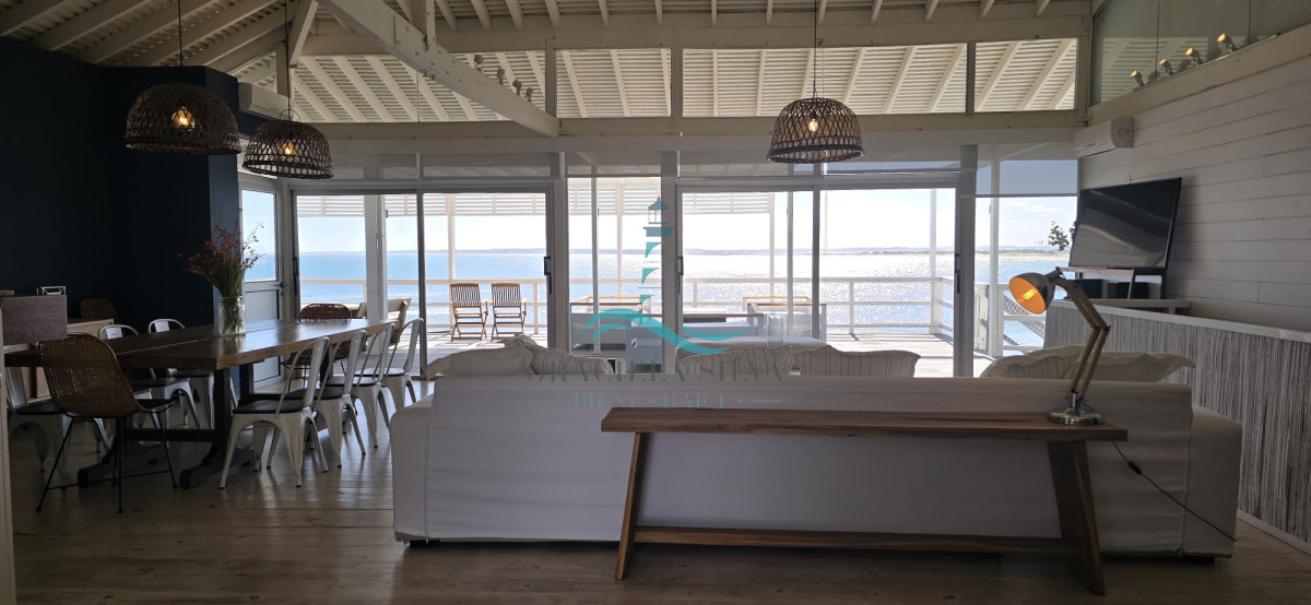 Casa ID.415 - Espectacular casa primera línea de mar en José Ignacio