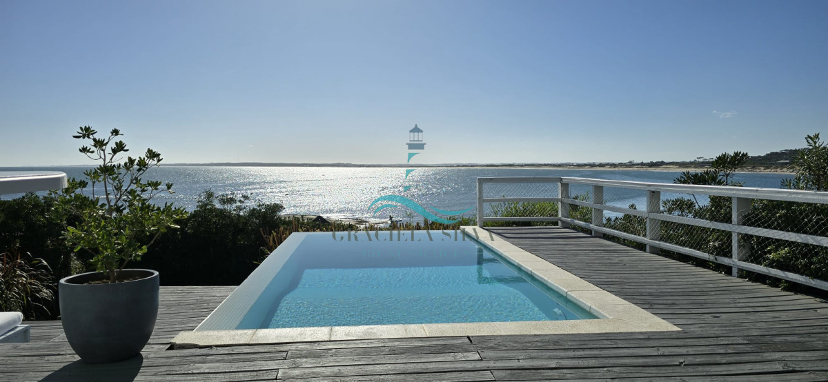 Casa ID.415 - Espectacular casa primera línea de mar en José Ignacio