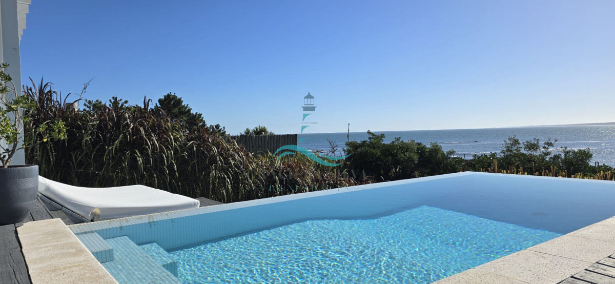 Casa ID.415 - Espectacular casa primera línea de mar en José Ignacio