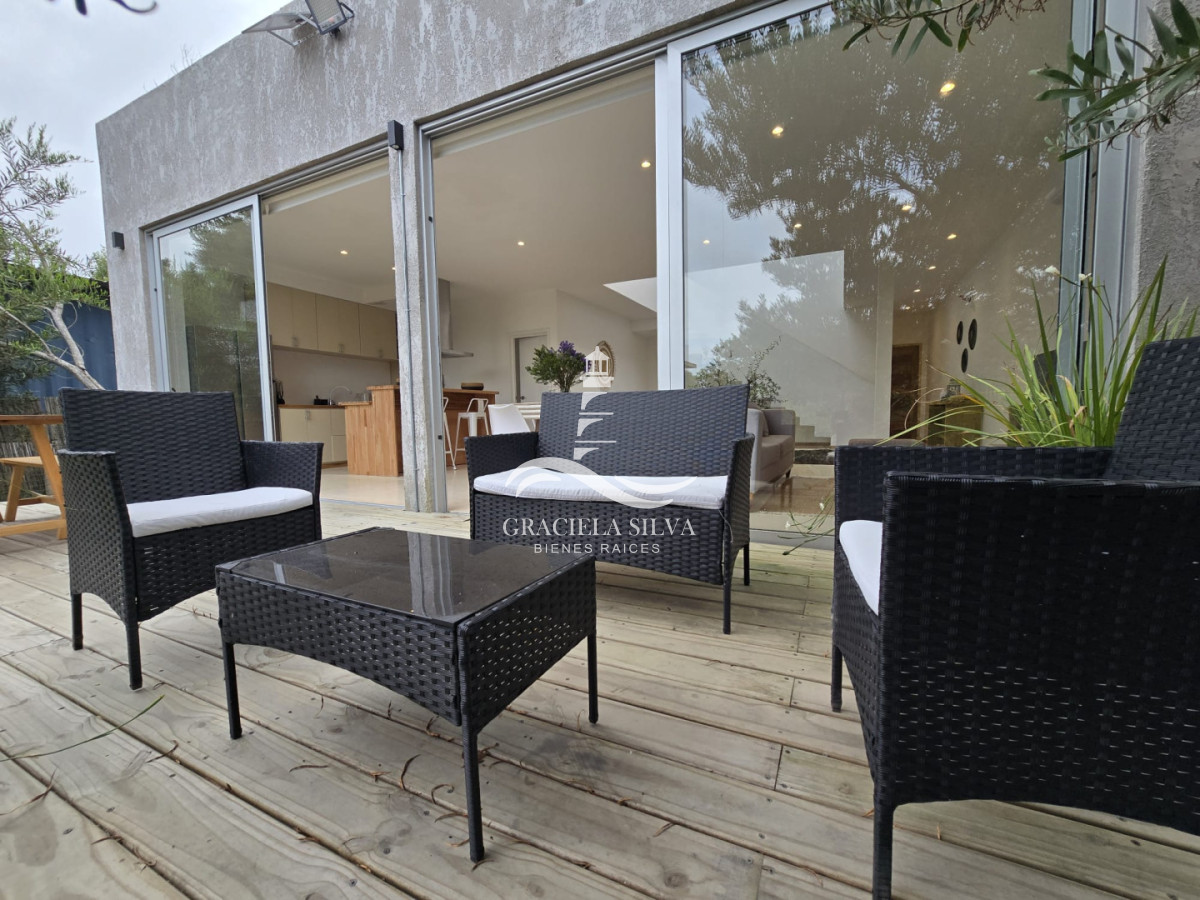 Casa ID.455/Casa-moderna-a-metros-del-mar-en-Balneario-Buenos-Aires--Límite-Punta-Piedras - Casa moderna a metros del mar en Balneario Buenos Aires - Límite Punta Piedras