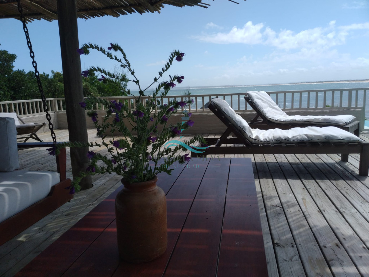 Casa ID.400 - Exclusiva casa en primera línea al mar - vistas únicas en José Ignacio