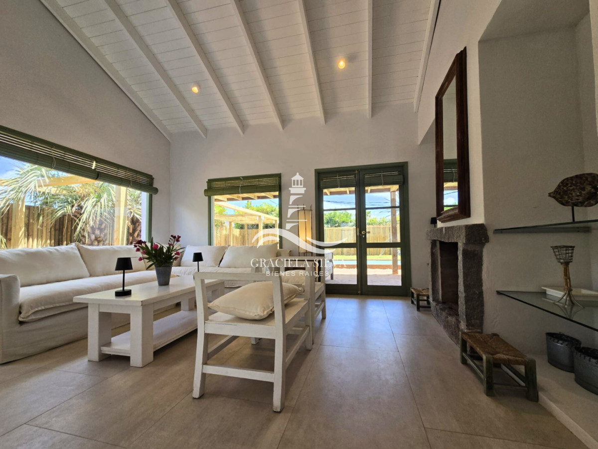 Casa ID.457/Casa-con-piscina-y-encanto-natural-a-3-cuadras-de-la-playa-José-Ignacio - Casa con piscina y encanto natural a 3 cuadras de la playa -José Ignacio