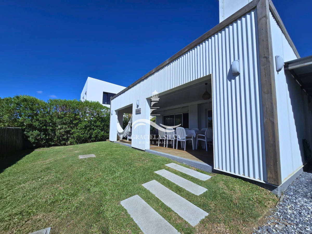 Casa ID.459/Casa-en-alquiler--a-pasos-del-mar - Casa en alquiler - a pasos del mar