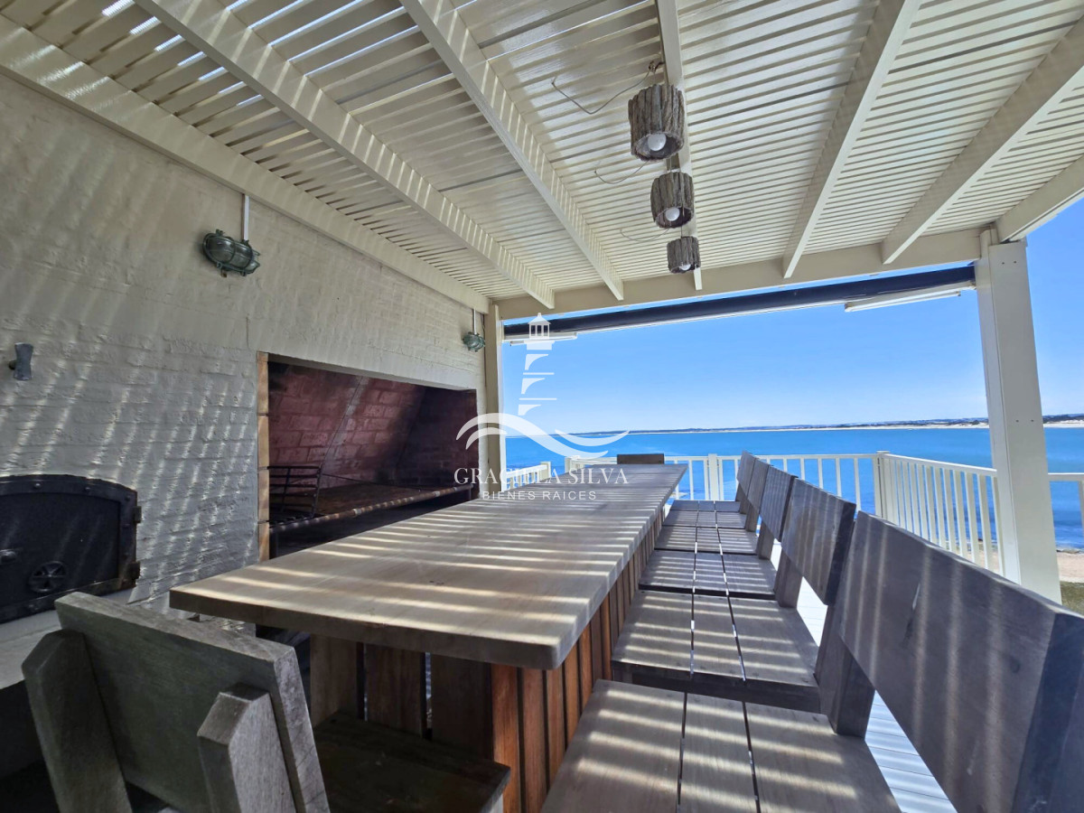 Casa ID.400 - Exclusiva casa en primera línea al mar - vistas únicas en José Ignacio