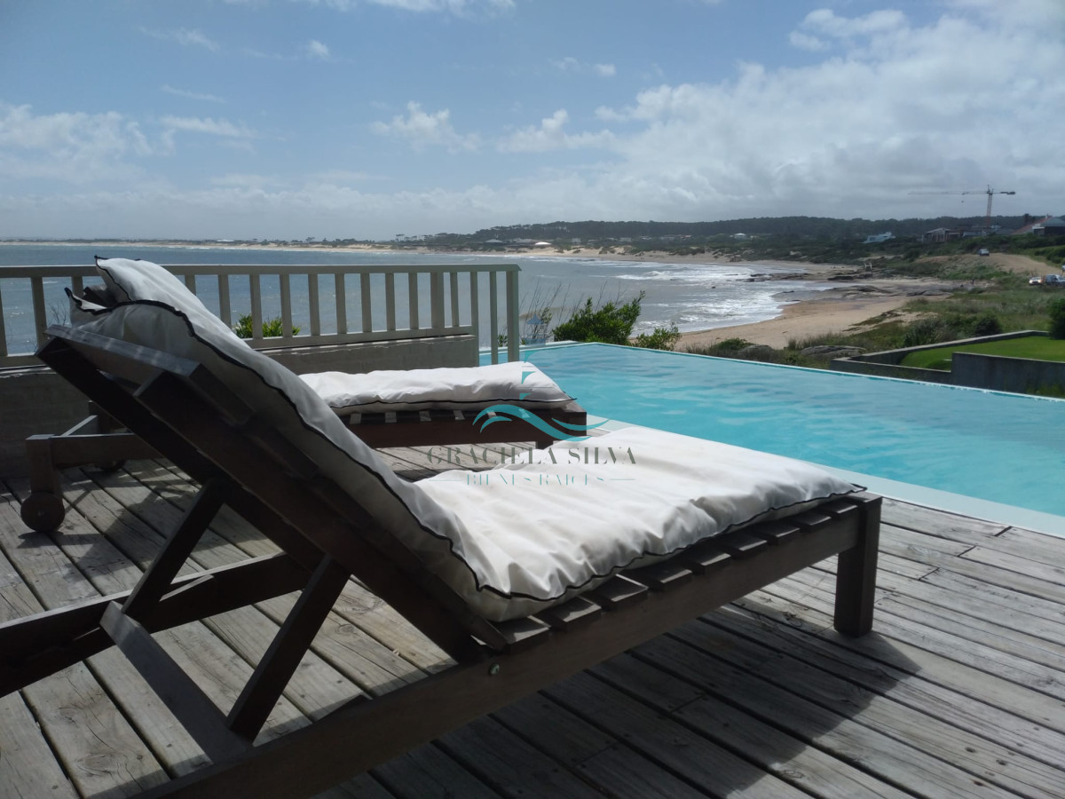 Casa ID.400 - Exclusiva casa en primera línea al mar - vistas únicas en José Ignacio
