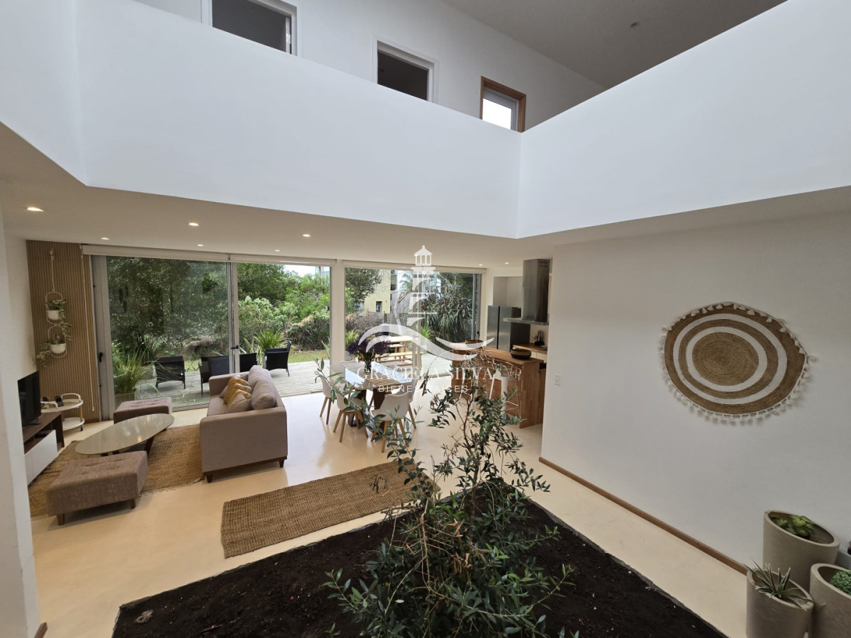 Casa ID.455/Casa-moderna-a-metros-del-mar-en-Balneario-Buenos-Aires--Límite-Punta-Piedras - Casa moderna a metros del mar en Balneario Buenos Aires - Límite Punta Piedras