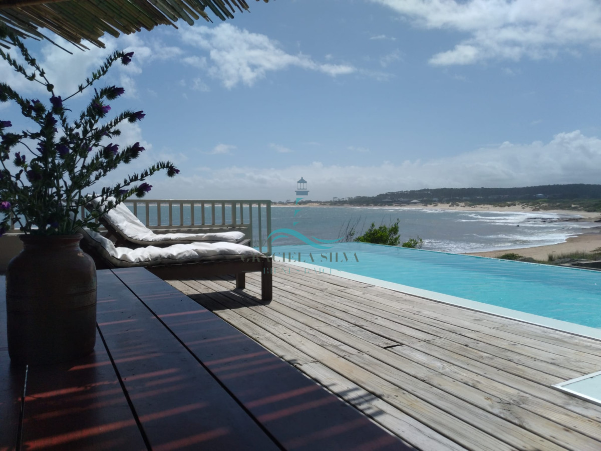 Casa ID.400 - Exclusiva casa en primera línea al mar - vistas únicas en José Ignacio