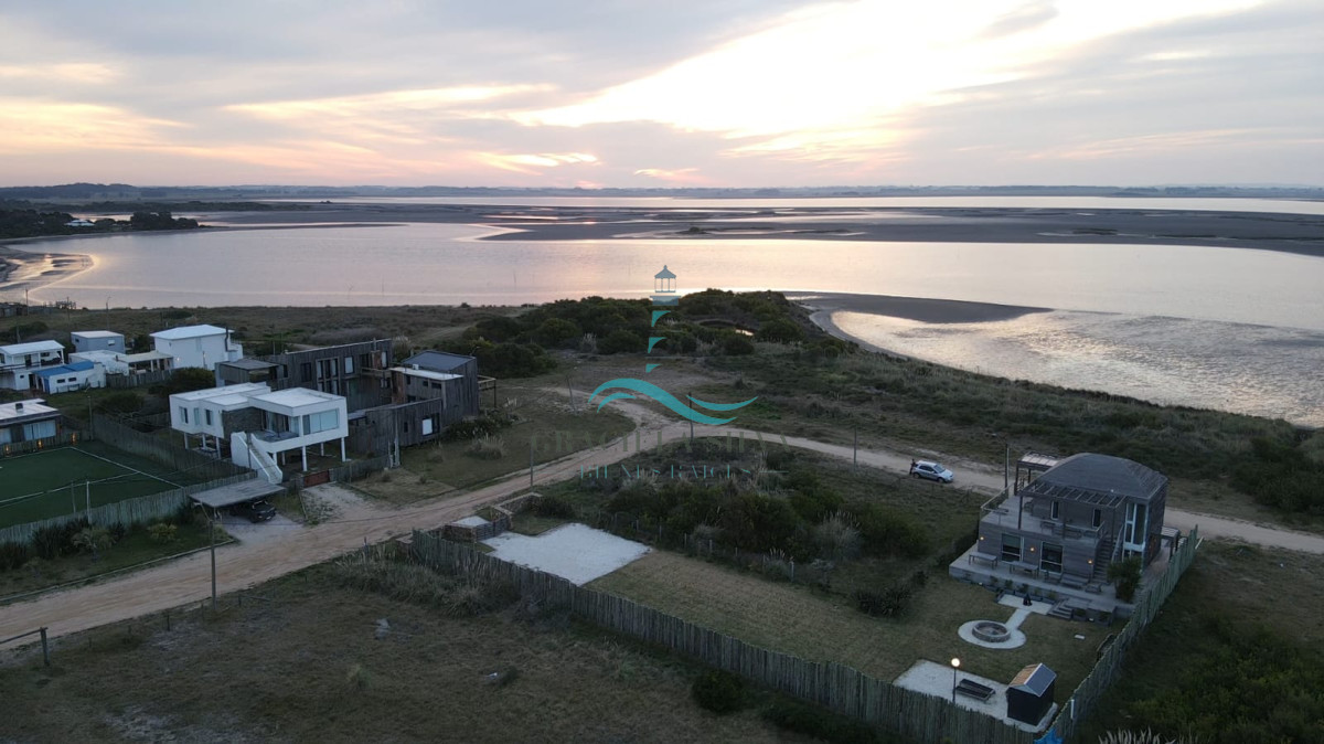 2 Espectaculares lote contiguos frente laguna -Santa Mónica