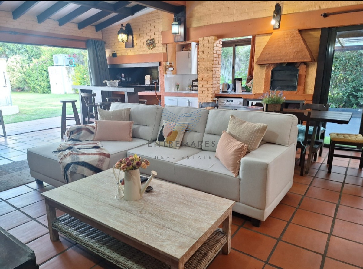 Casa ID.190 - Casa en venta y alquiler temporal en Pinares, Punta del Este