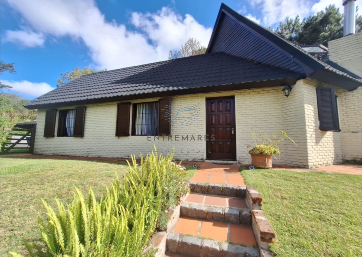 Casa ID.190 - Casa en venta y alquiler temporal en Pinares, Punta del Este