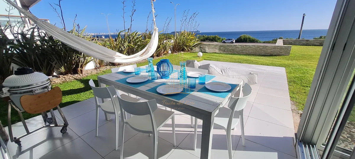 Apartamento frente al mar, con servicios, en Punta del Este - PRE973A