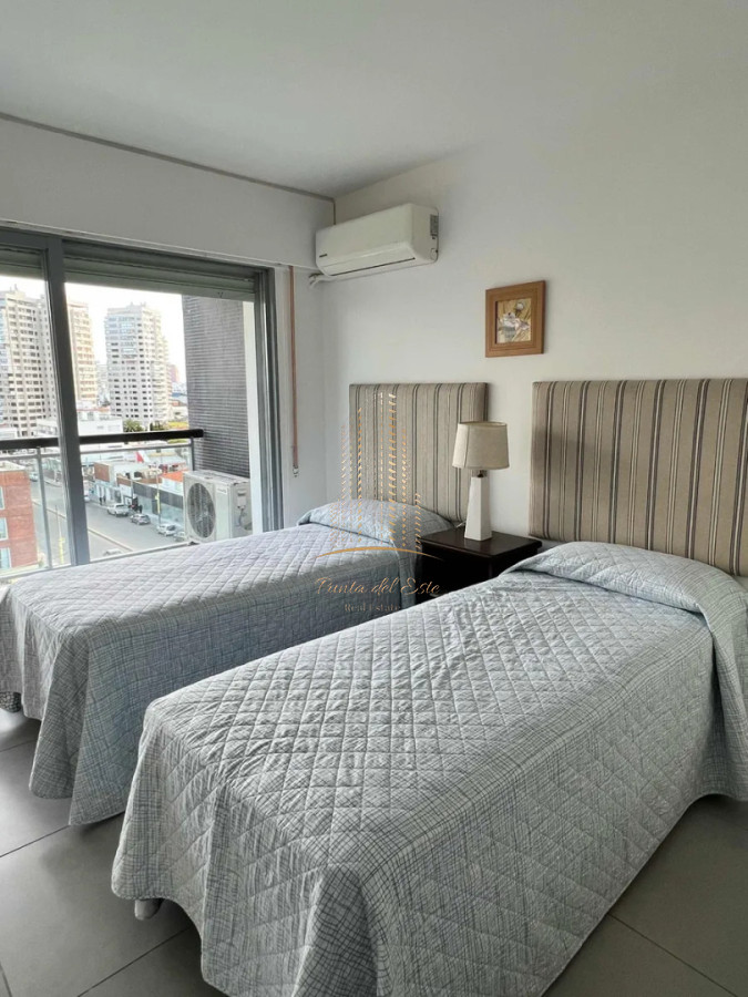 Apartamento ID.1081 - Apartamento en alquiler temporal en Punta del Este con parrillero propio