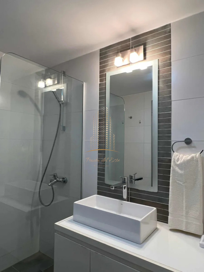 Apartamento ID.1081 - Apartamento en alquiler temporal en Punta del Este con parrillero propio