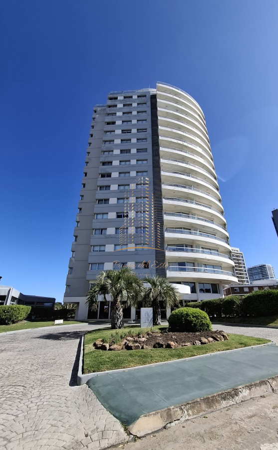 Apartamento ID.574 - Apartamento en Punta del Este con parrillero propio, pent house