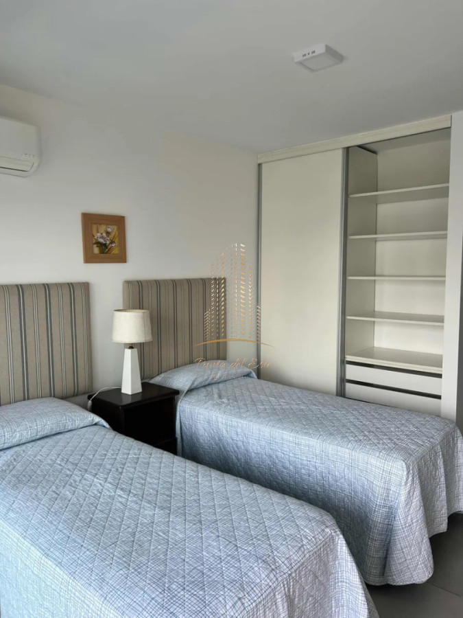 Apartamento ID.1081 - Apartamento en alquiler temporal en Punta del Este con parrillero propio