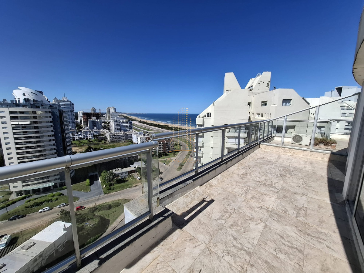 Apartamento ID.574 - Apartamento en Punta del Este con parrillero propio, pent house