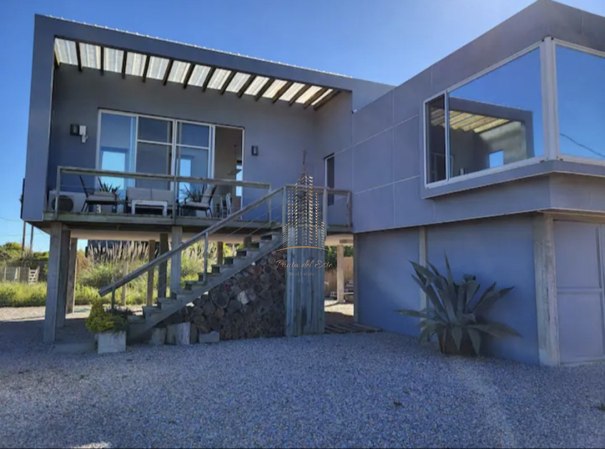 Casa ID.490 - Casa minimalista en venta con vista al mar