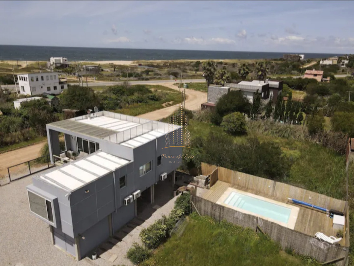 Casa ID.490 - Casa minimalista en venta con vista al mar