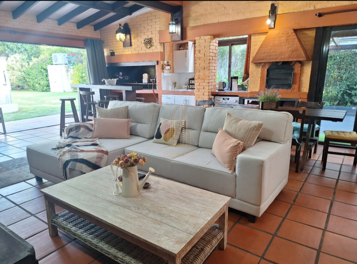 Casa ID.587 - Casa en venta y alquiler temporal en Pinares, Punta del Este