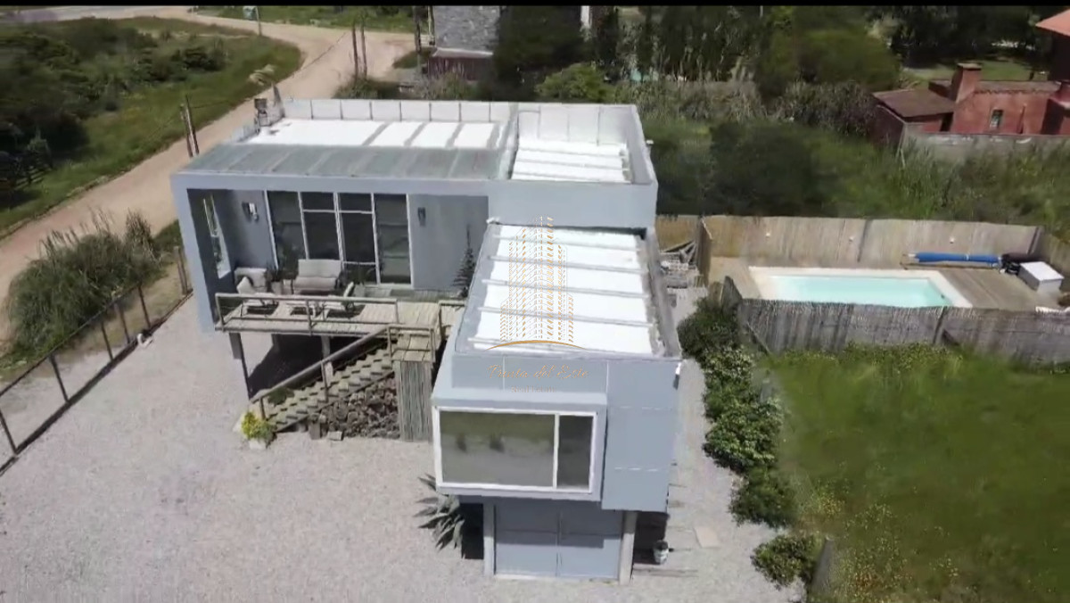 Casa ID.490 - Casa minimalista en venta con vista al mar