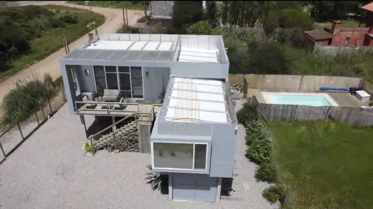 Casa ID.490 - Casa minimalista en venta con vista al mar