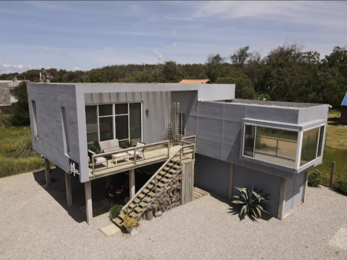 Casa ID.490 - Casa minimalista en venta con vista al mar