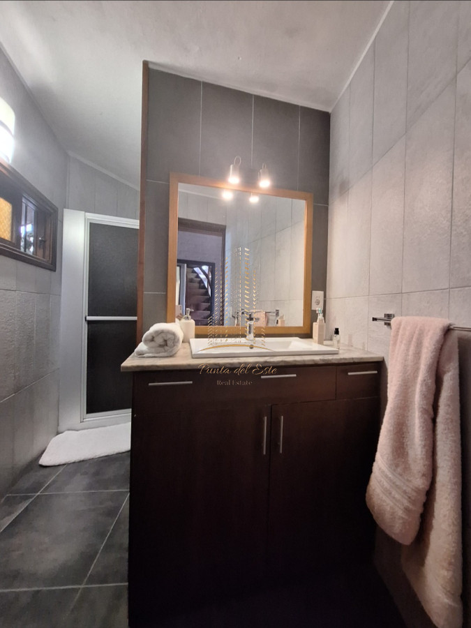 Casa ID.587 - Casa en venta y alquiler temporal en Pinares, Punta del Este