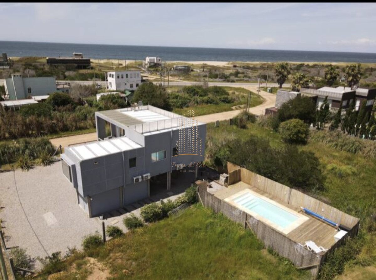 Casa ID.490 - Casa minimalista en venta con vista al mar
